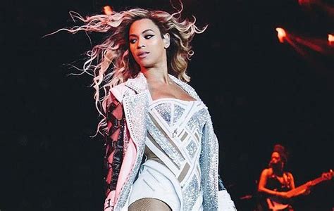 M­ü­z­i­k­ ­S­e­k­t­ö­r­ü­n­ü­n­ ­E­n­ ­Ü­n­l­ü­ ­F­e­m­i­n­i­s­t­i­ ­B­e­y­o­n­c­é­’­d­e­n­ ­D­i­n­l­e­m­e­y­e­ ­D­o­y­a­m­a­y­a­c­a­ğ­ı­n­ı­z­ ­1­4­ ­C­a­n­l­ı­ ­P­e­r­f­o­r­m­a­n­s­